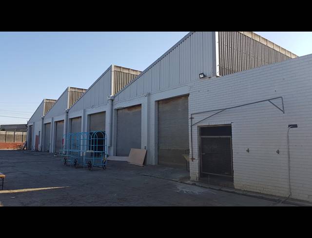 1,855M² FACTORY TO LET IN TRIANGLE FARM
